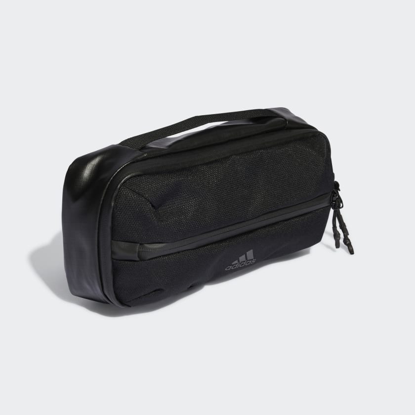 4CMTE_Sling_Bag_Czern_IB2675_04_standard