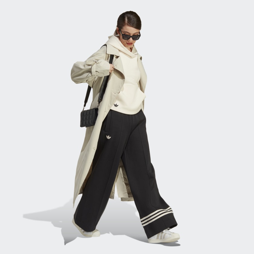 Adicolor_Neuclassics_Track_Pants_Czern_IB7307_25_model