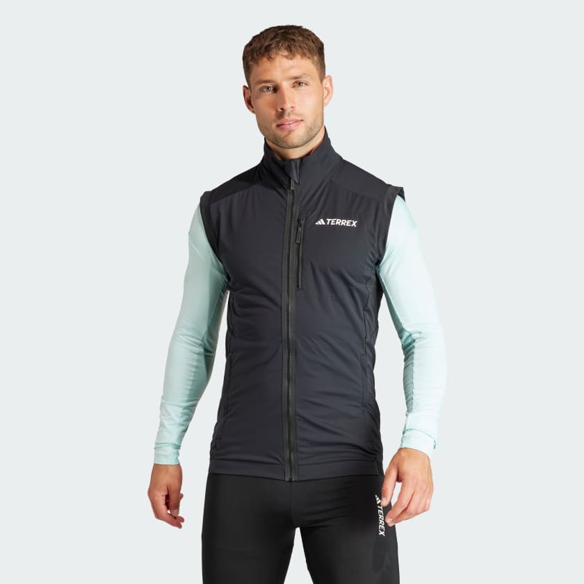 Bezrekawnik_Terrex_Xperior_Cross-Country_Ski_Soft_Shell_Czern_HZ4418_21_model
