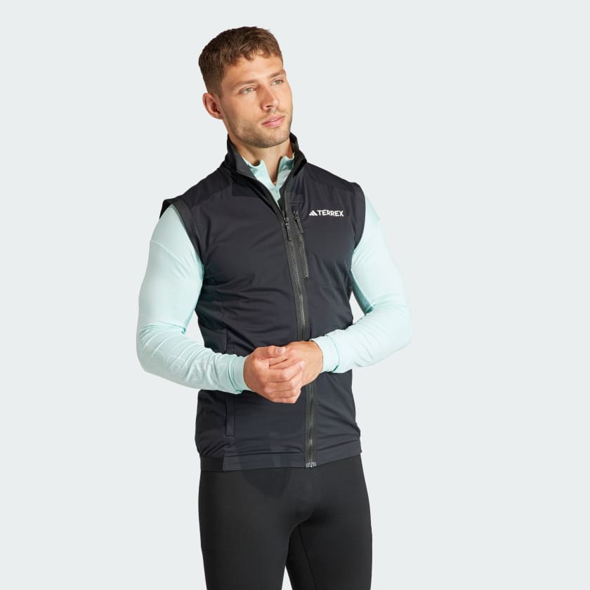Bezrekawnik_Terrex_Xperior_Cross-Country_Ski_Soft_Shell_Czern_HZ4418_25_model