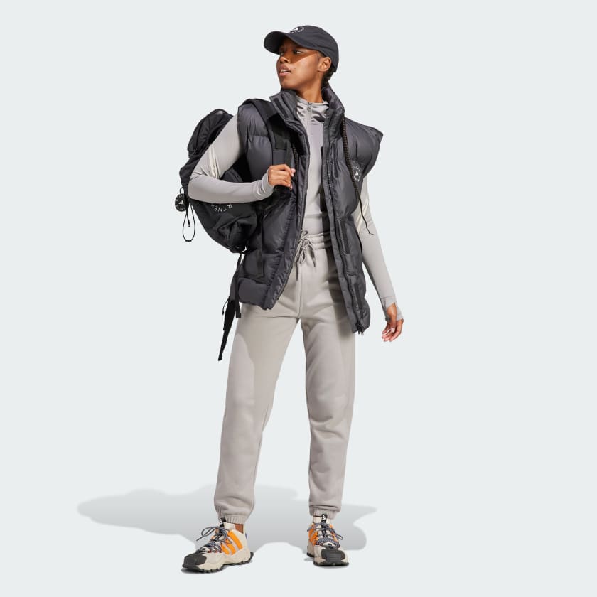 Bezrekawnik_adidas_by_Stella_McCartney_Padded_Winter_Czern_HZ9133_25_model