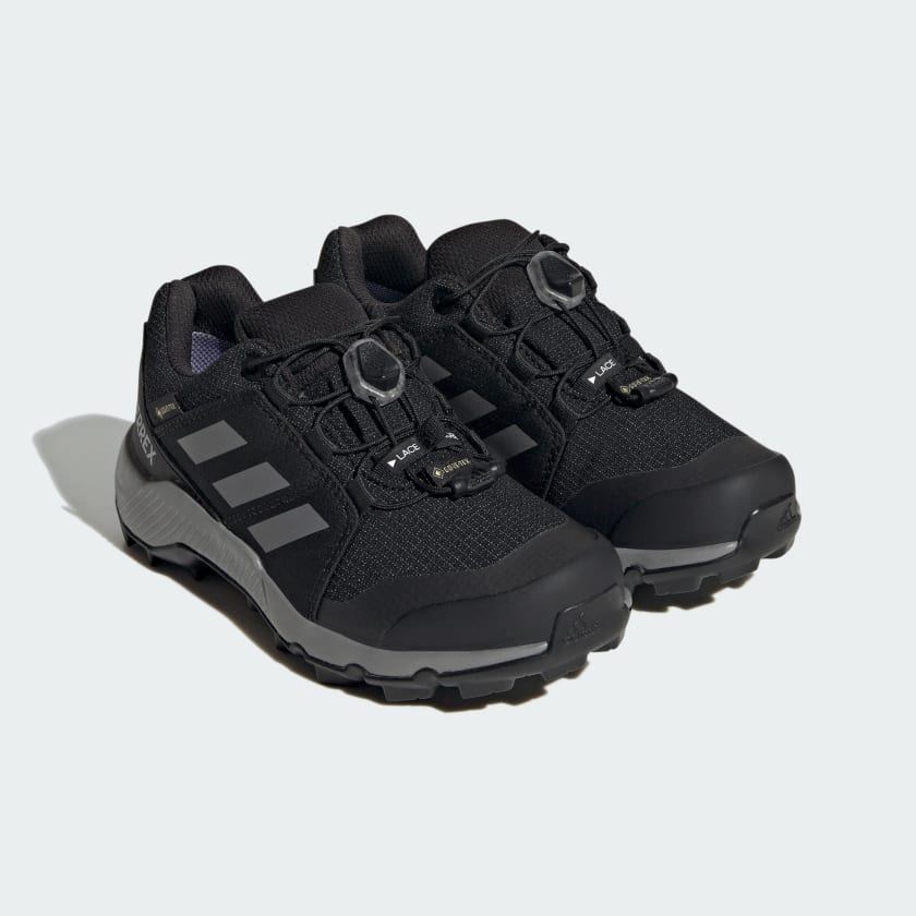 Buty_Terrex_GORE-TEX_Hiking_Czern_IF7519_04_standard