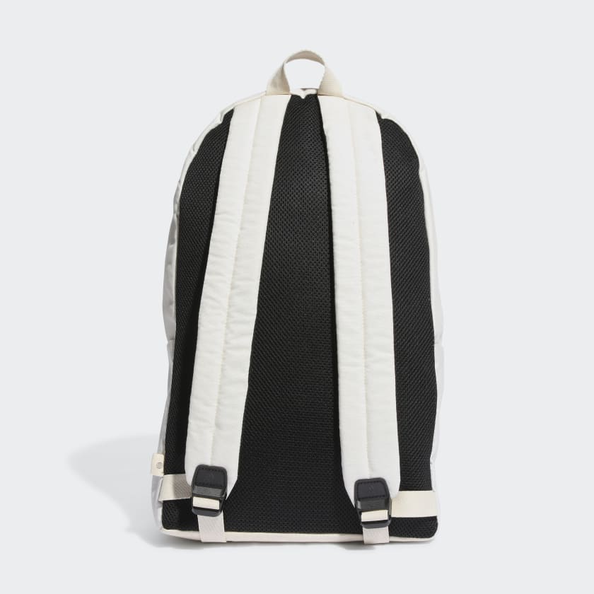 Classic_Foundation_Lounge_Attitude_Backpack_2_Bialy_HR3040_02_standard