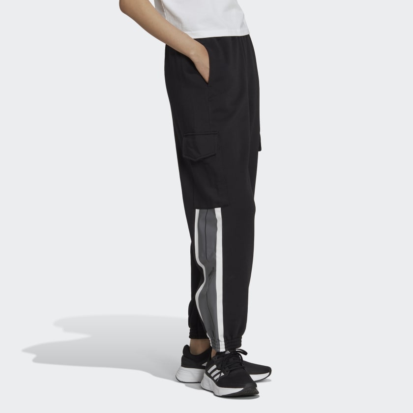 Essentials_Pin_Stripe_Block_Fleece_Cargo_Pants_Czern_HL2110_25_model