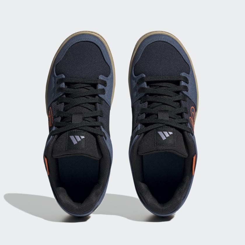 FIVE_TEN_FREERIDER_CANVAS_MOUNTAIN_BIKE_SHOES_Niebieski_HQ2104_02_standard_hover