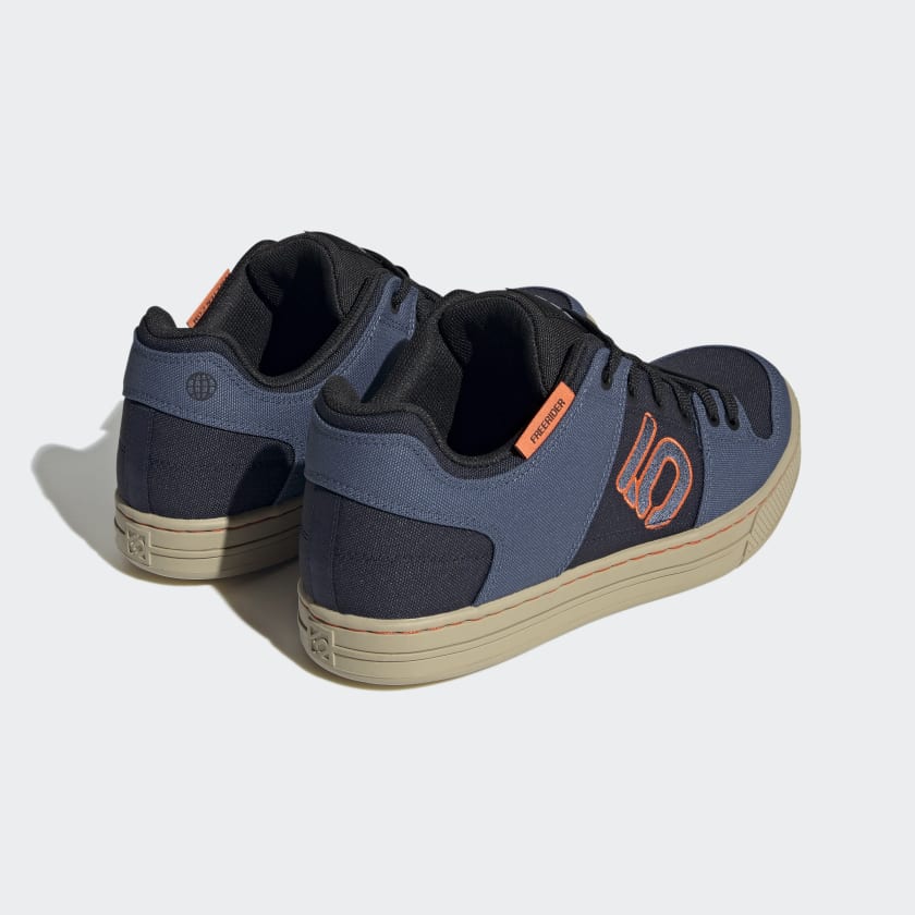FIVE_TEN_FREERIDER_CANVAS_MOUNTAIN_BIKE_SHOES_Niebieski_HQ2104_05_standard