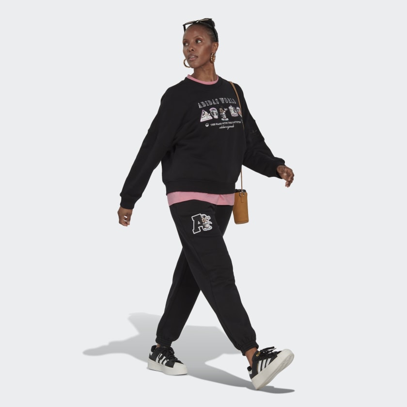 Loose_Disney_Sweater_Czern_HL9056_25_outfit