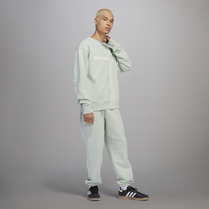 Pharrell_Williams_Basics_Crew_Sweatshirt_uniseks_Zielony_HS4829_25_model