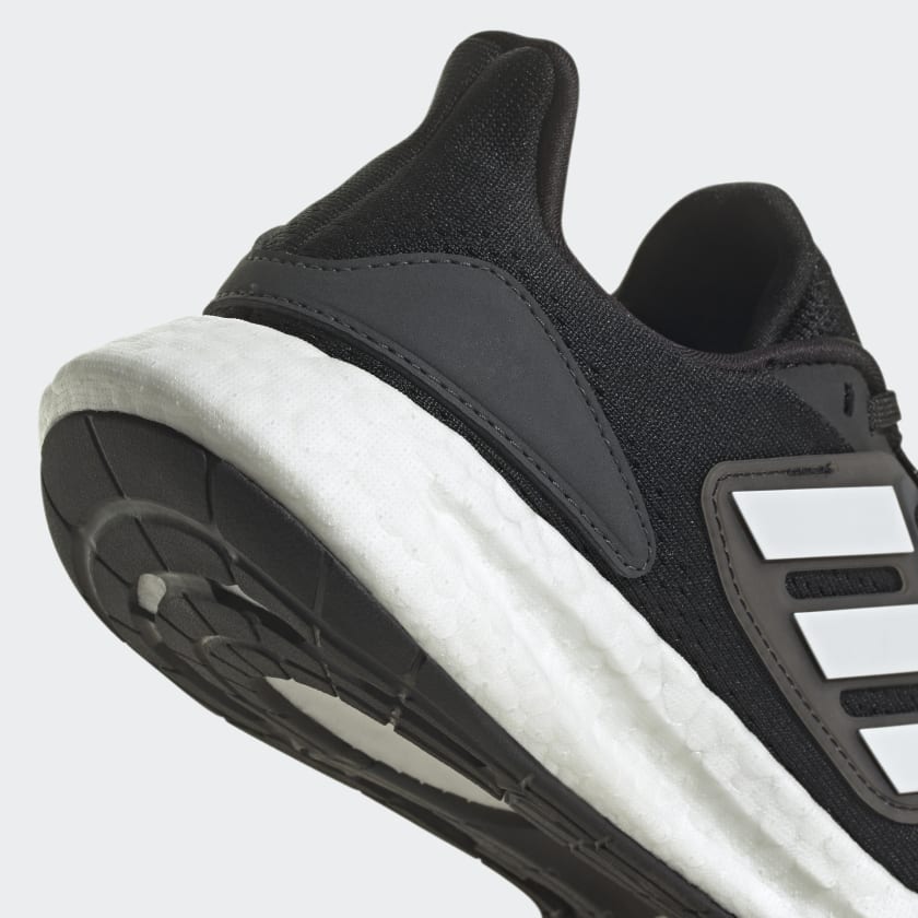 Pureboost_22_Shoes_Czern_GZ2599_42_detail