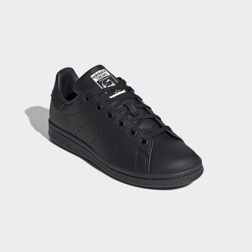 Stan_Smith_Shoes_Czern_FX7523_04_standard