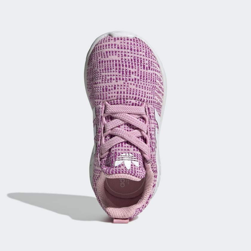 Swift_Run_22_Shoes_Rozowy_GW8185_02_standard_hover