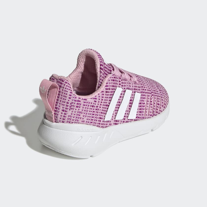 Swift_Run_22_Shoes_Rozowy_GW8185_05_standard