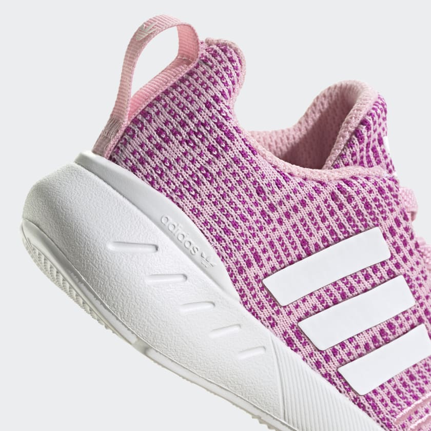Swift_Run_22_Shoes_Rozowy_GW8185_42_detail
