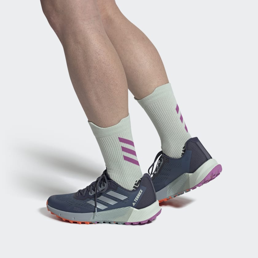 TERREX_AGRAVIC_FLOW_2_TRAIL_RUNNING_SHOES_Niebieski_GX8679_010_hover_standard